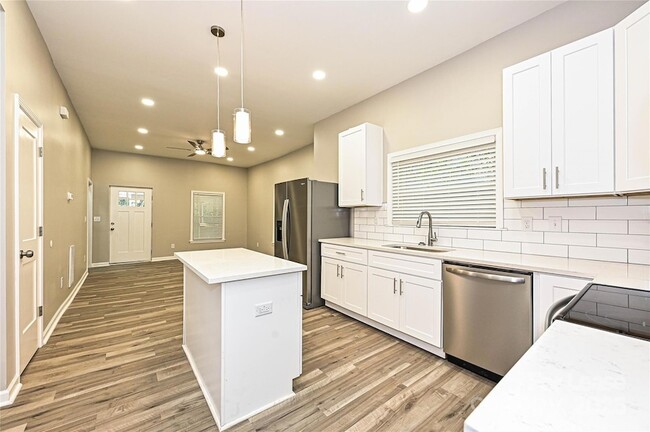 Building Photo - 117 W Henderson St