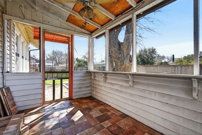 Building Photo - 212 N Grand Ave