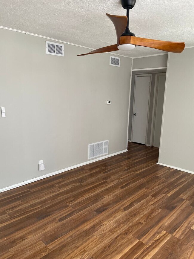 Building Photo - 2022 Rhode Island Ct.