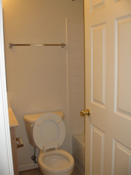 Full Bathroom-1 - 1813 Tender Ct