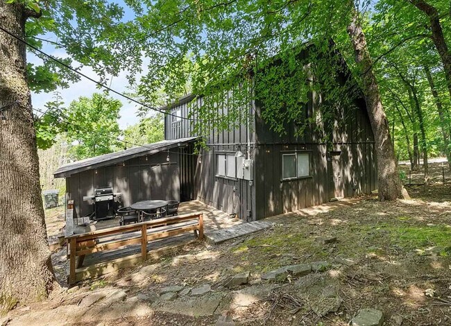 Building Photo - 1780 N Walnut Ave