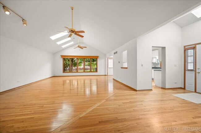 Building Photo - 805 Thornwood Dr