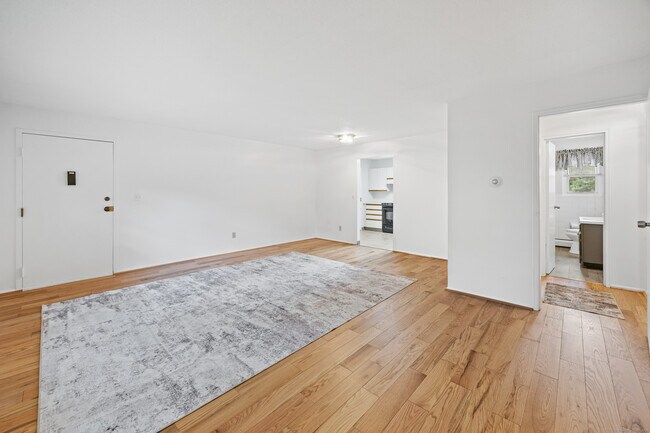Building Photo - 486 Oak Ave