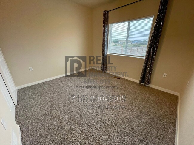 Building Photo - 430 E Stardust Dr