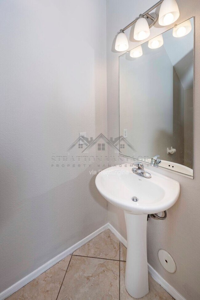 Building Photo - 618 E Payton Cir