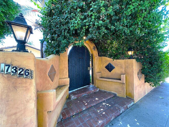 Building Photo - Custom 3-Bed, 2.5 -Bath Retreat with Luxury Features in Reseda