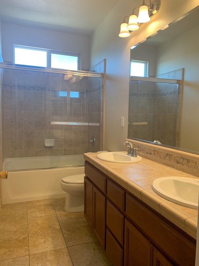 Building Photo - Gorgeous home in Patterson