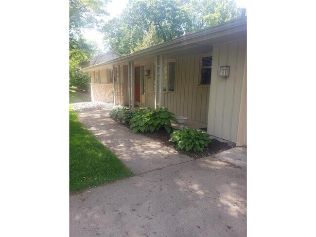 Building Photo - 15712 Wing Lake Dr