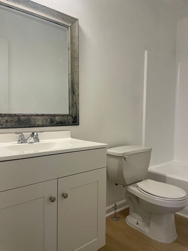 Building Photo - Newly Remodeled 3BR/1.5BA Duplex in Huntersville