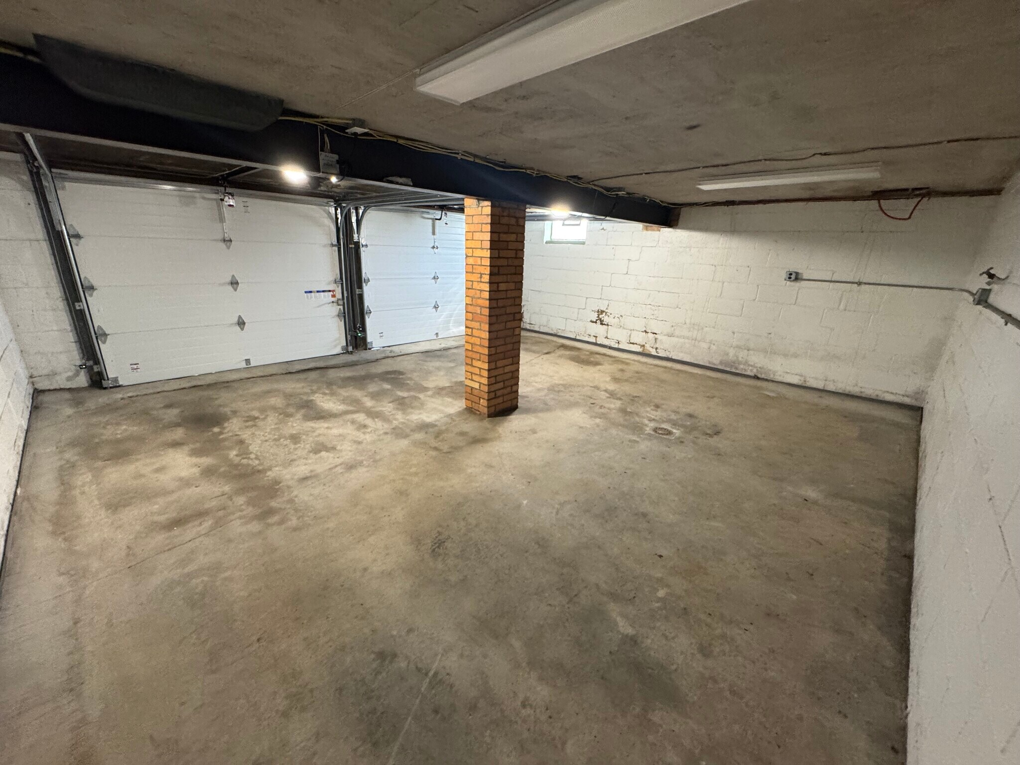 Building Photo - 801 Broadway Ave