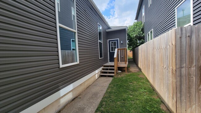 Building Photo - Your Dream Home In Shelby Park