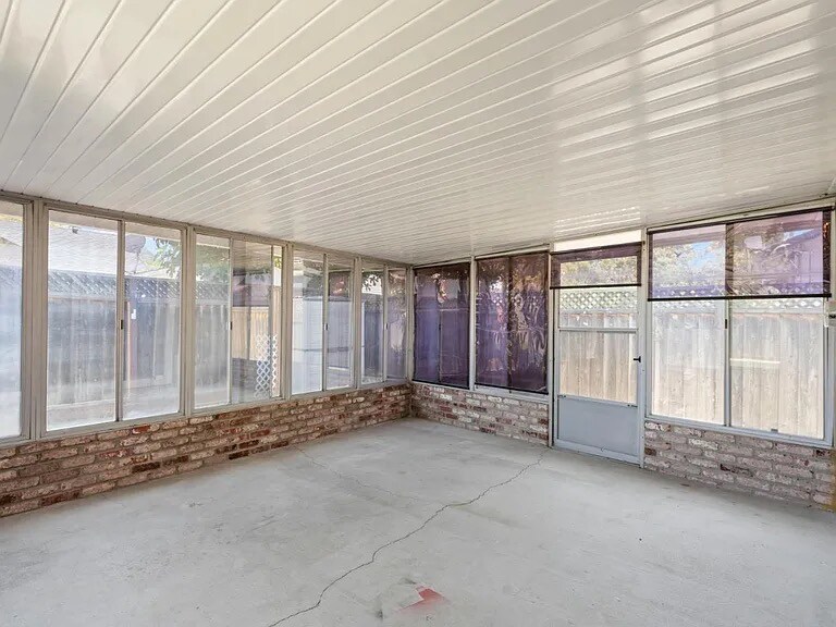 Building Photo - 2408 Aram Ave