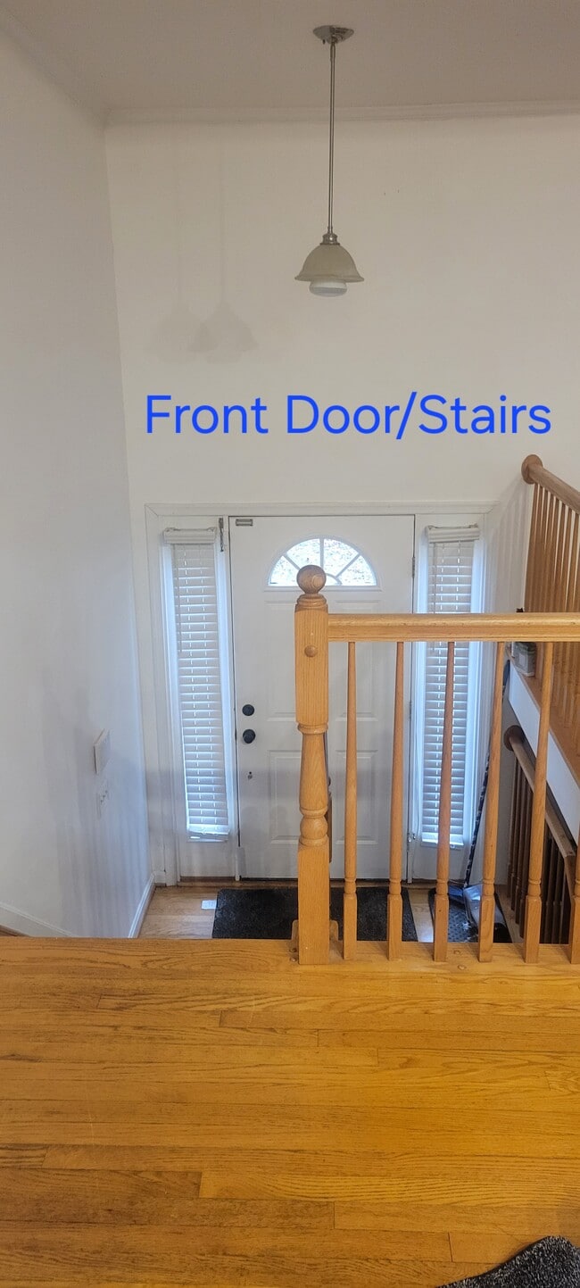 Building Photo - 2133 Hallmark Dr