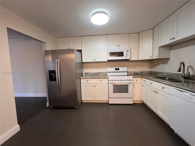 Building Photo - 2762 S University Dr