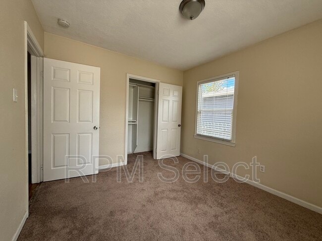 Building Photo - 1220 Browning Dr