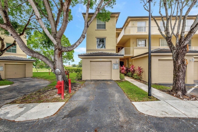 Primary Photo - 2060 Greenview Shores Blvd