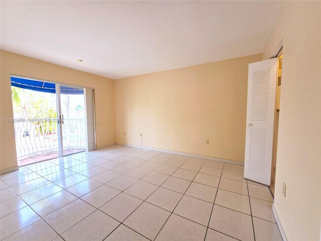 Building Photo - 365 NW 85th Ct