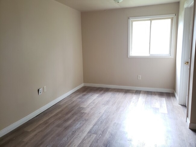 Building Photo - 912 S 4th Ave