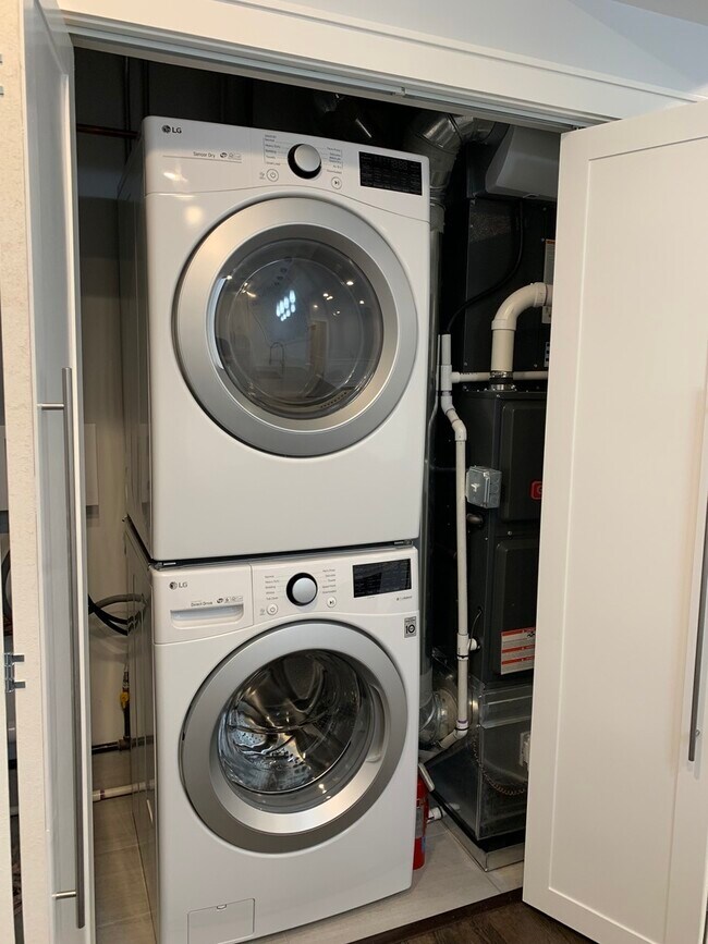 Building Photo - 3929 N Whipple St