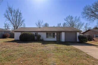 Building Photo - 1208 NE 3rd St