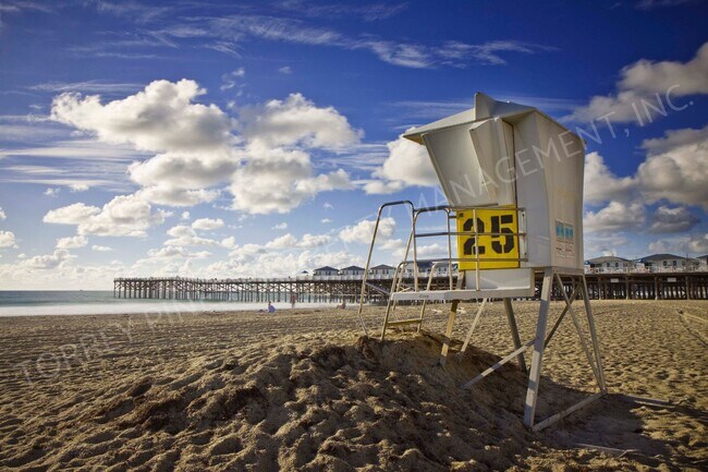 Building Photo - Bright 2 BR in Great Pacific Beach Locatio...