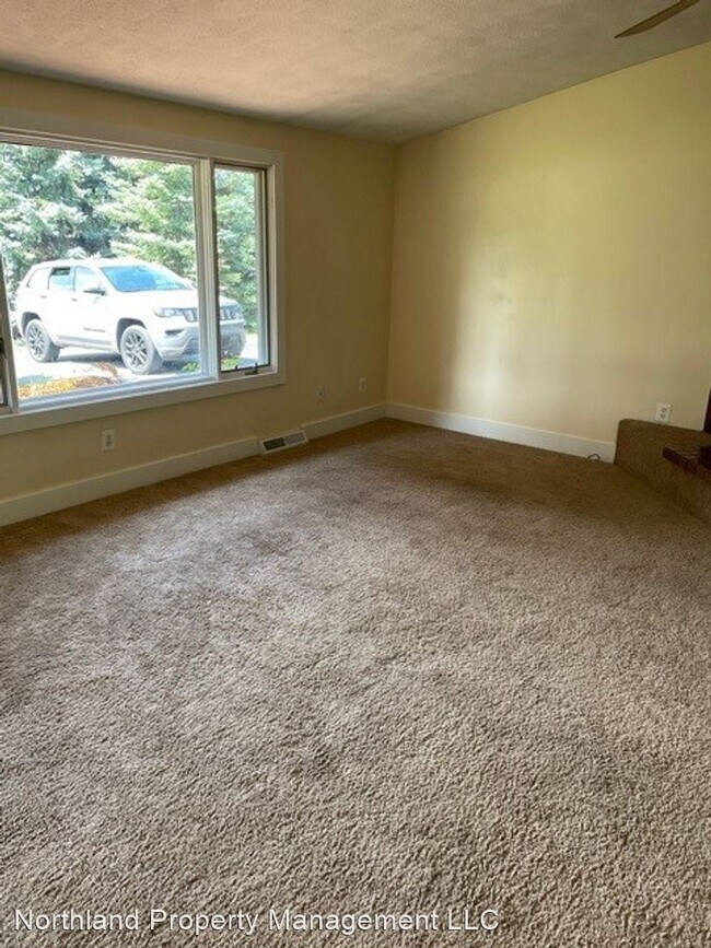 Building Photo - 3 br, 1.5 bath House - 3184 Rennie St