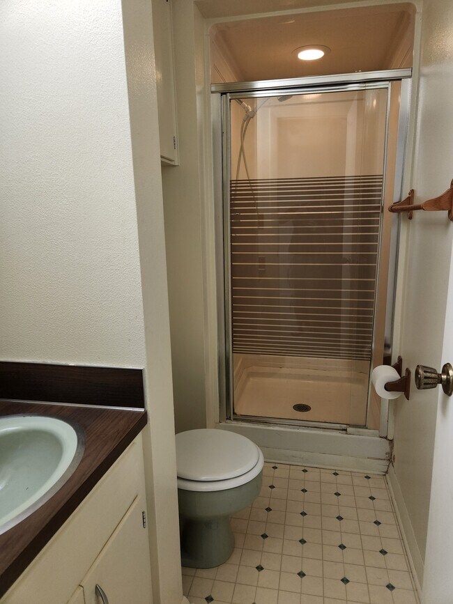 Building Photo - 2410 W 20th Street Rd