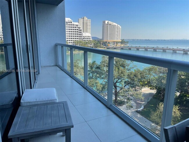 Building Photo - 495 Brickell Ave