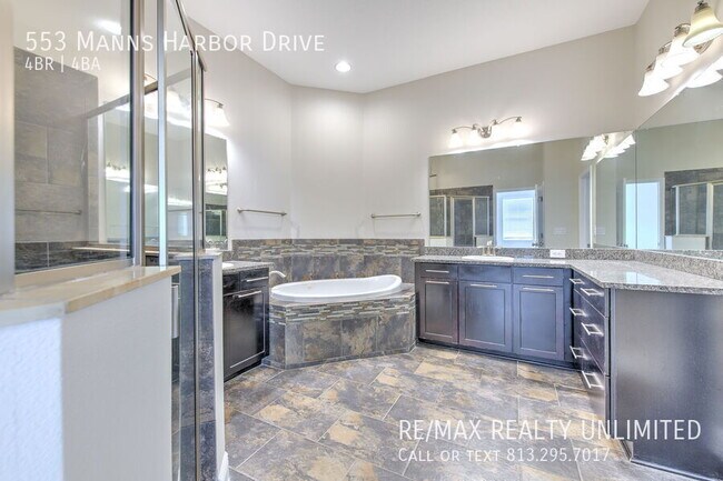 Building Photo - 553 Manns Harbor Dr