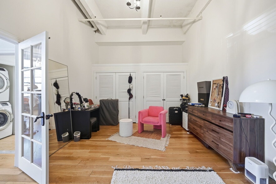 Building Photo - 300 COMMUNIPAW Ave