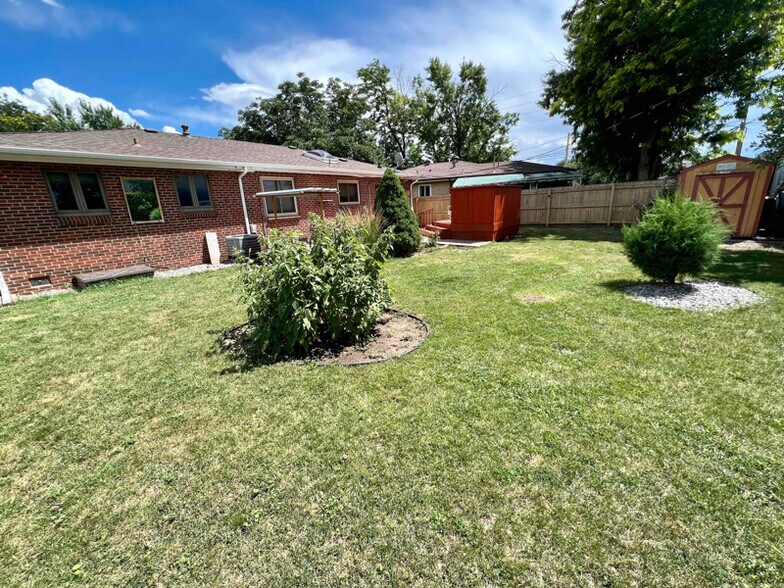 Building Photo - 1485 S Fenton St