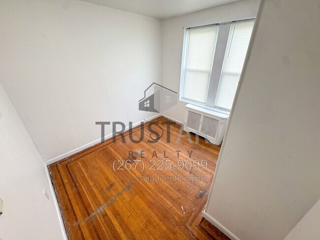 Building Photo - 2082 Albright St
