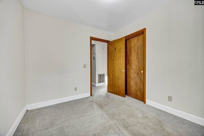 Building Photo - 1709 Woodfield Dr