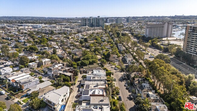 Building Photo - 745 Oxford Ave