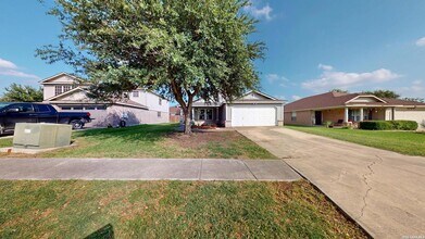 Building Photo - 145 S Willow Way