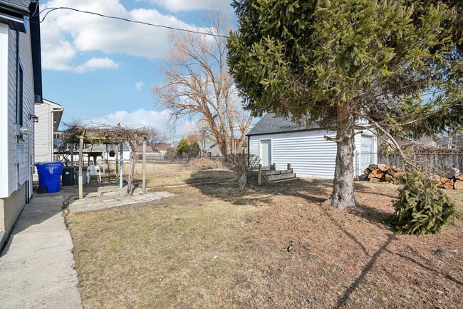 Building Photo - 5039 26th Ave