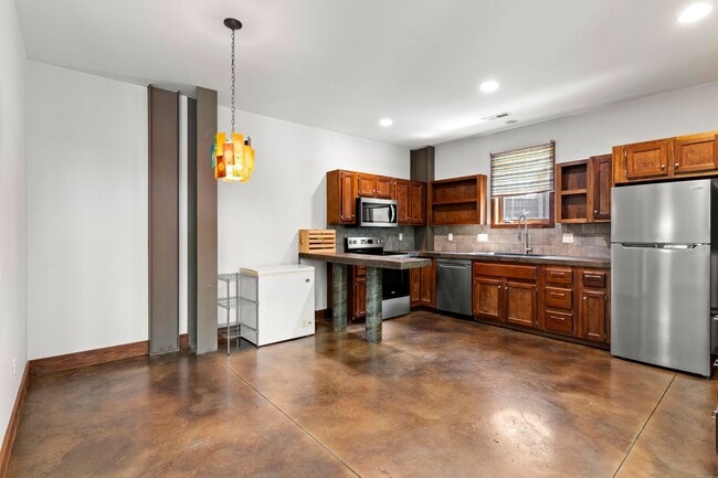 Building Photo - West Asheville Oasis