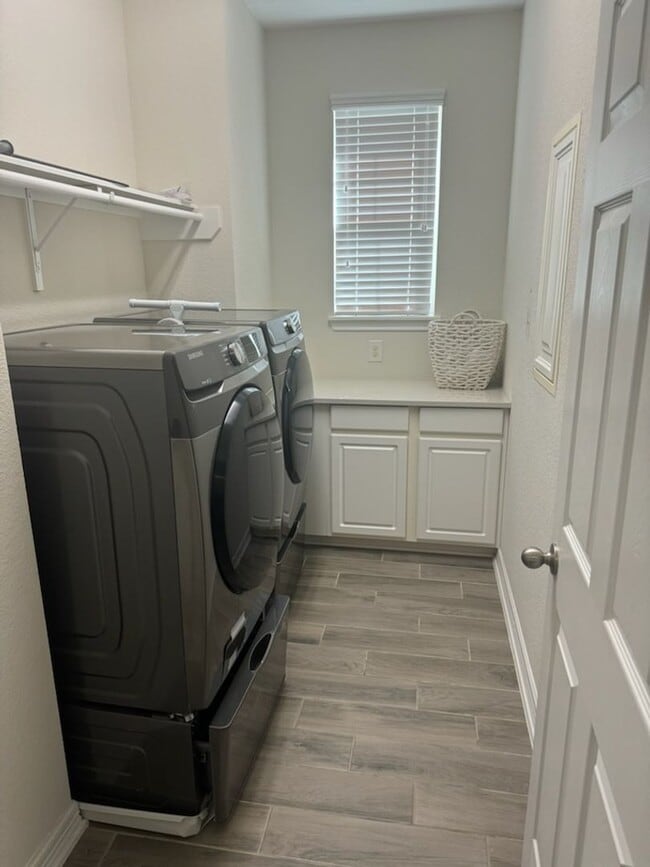 Building Photo - 18214 Lake Eagle Dr