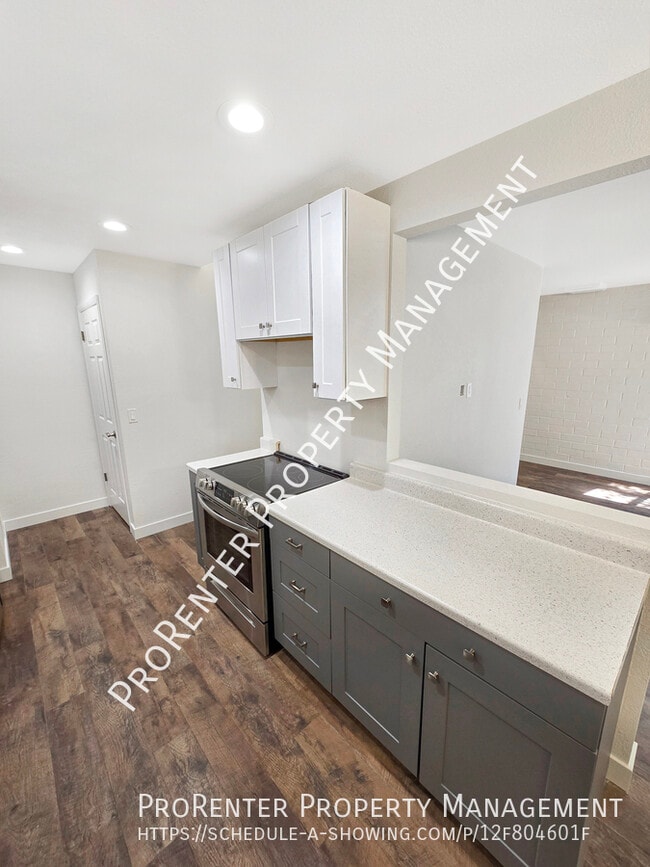 Building Photo - 975 Essex Ct Way