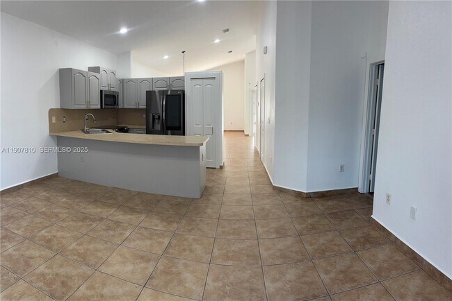 Building Photo - 709 SE 13th Terrace