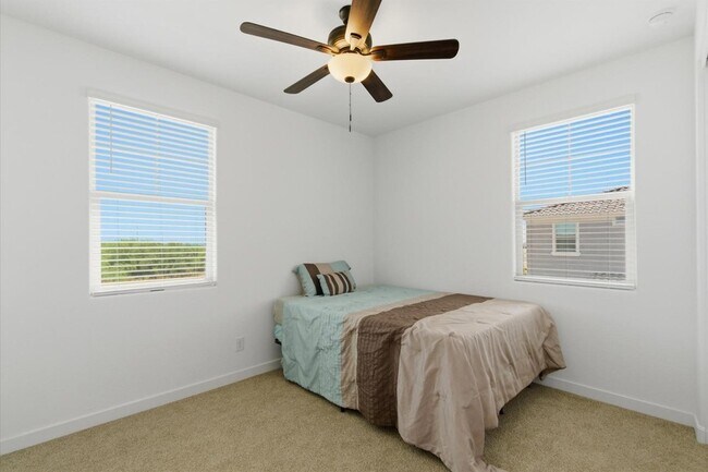 Building Photo - 5935 S Coyote Canyon