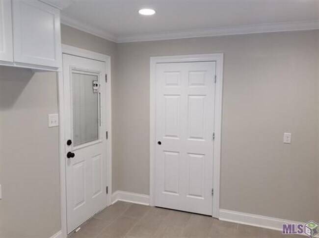 Building Photo - 3715 Winbourne Ave