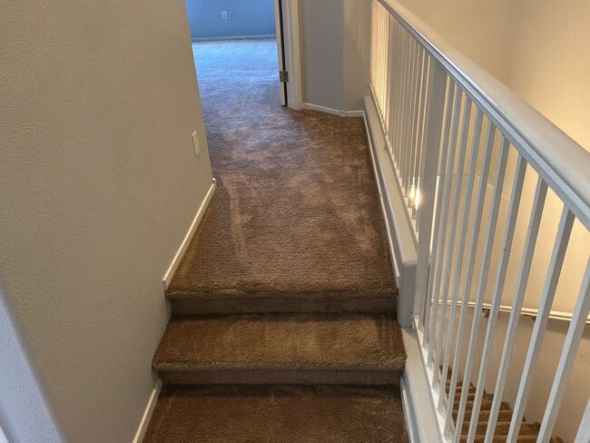 Building Photo - 3 Bedrooms 2.5 Bathrooms 2 car attached garage Gated Subdivision