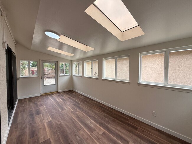 Building Photo - 1422 Eagle Ct