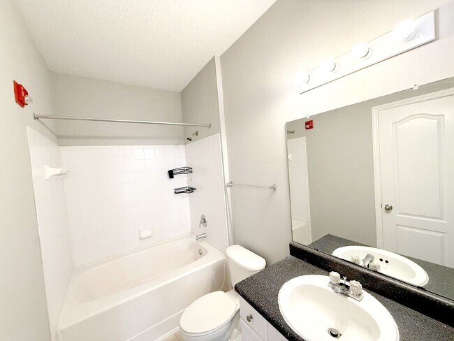 Building Photo - 8848 Villa View Cir