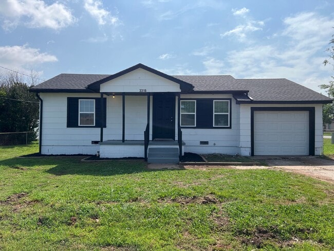 Primary Photo - Charming 2 Bedroom