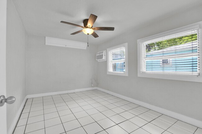Building Photo - 817 N J St