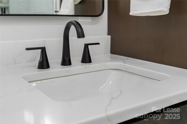 Building Photo - 805 Naples Dr