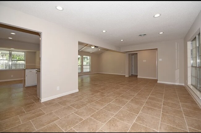 Building Photo - 10418 Rockland Dr
