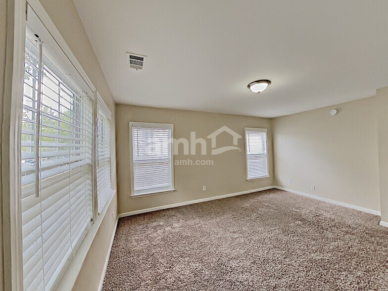 Building Photo - 55 Palisades Dr